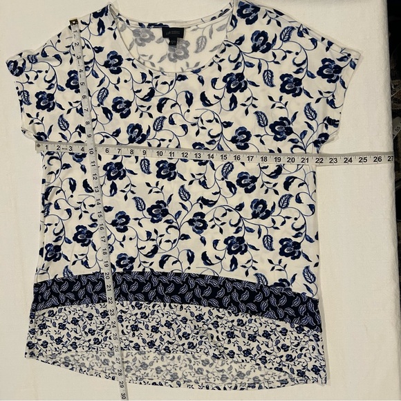 J. Jill Wearever Collection Blue White Floral Top Short Sleeves Size M - Picture 10 of 12